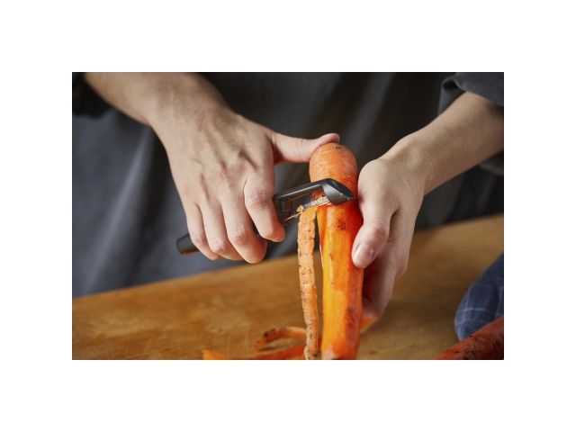 Image 7 Нож для чистки с поворотным лезвием  Functional Form  Fiskars