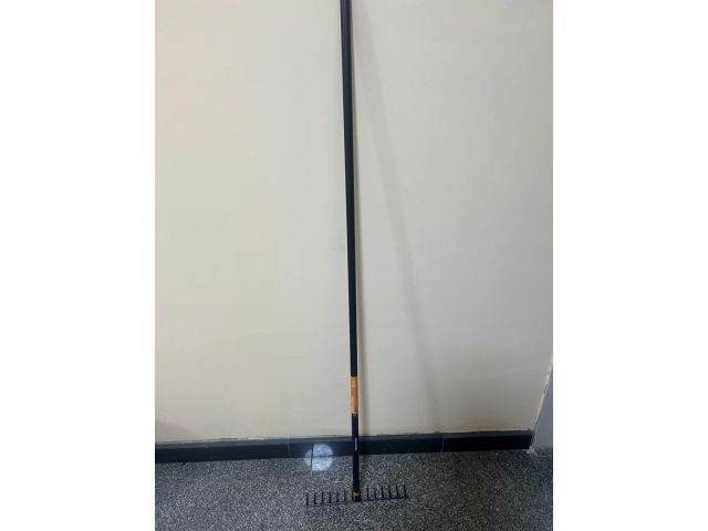 Грабли Solid FISKARS уцененный (0000000125)