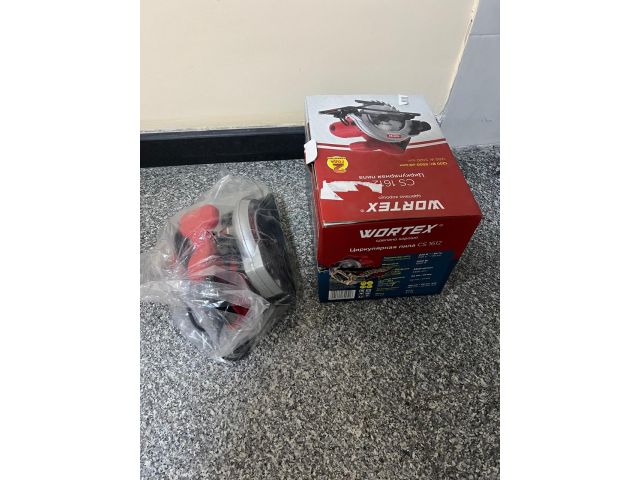 Image 2 Циркулярная пила WORTEX CS 1612 в кор. 1200 Вт, 160 мм, до 52 мм уцененный (0254835703)