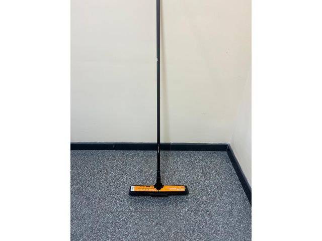 Метла большая Solid FISKARS уцененный (6765557400)