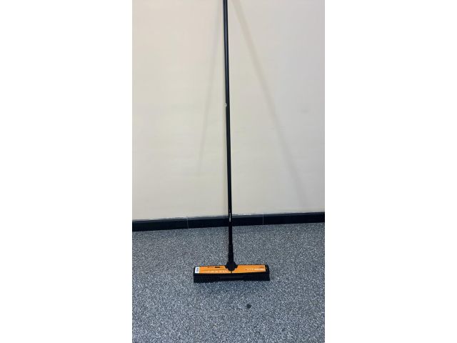Метла большая Solid FISKARS уцененный (0126062500)